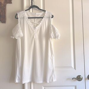 Beautiful white women’s top. Brand new.